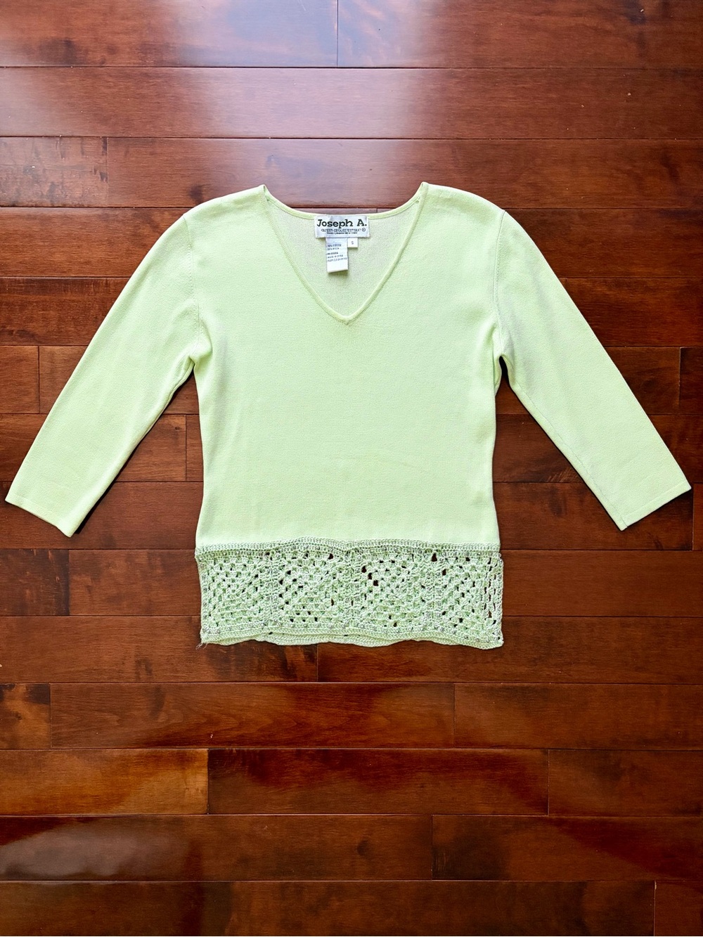 Joseph A Jade Green V-Neck Knit Top with Beaded Crochet Trim